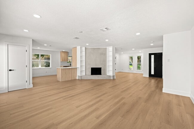 Building Photo - 7631 Westwind Ln