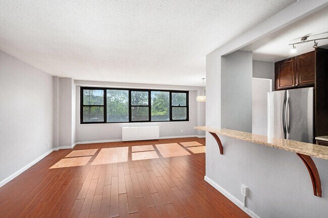 Building Photo - 201 St Pauls Ave