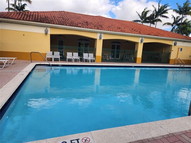 Foto del edificio - 7290 NW 114th Ave