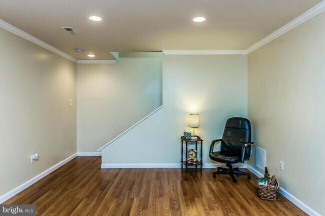Foto del edificio - 131 Summit Hall Rd