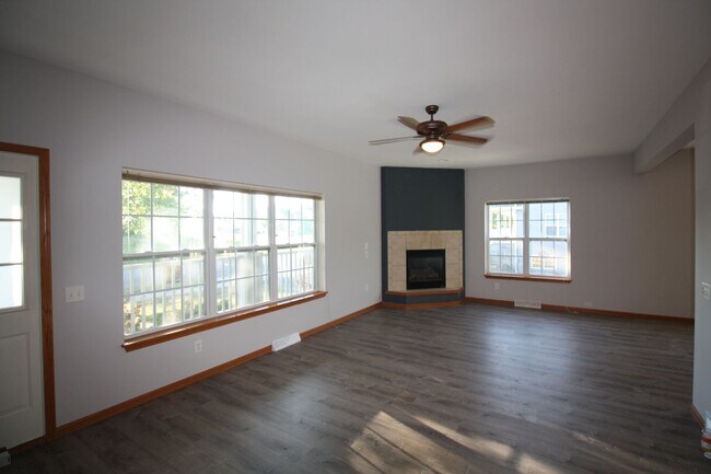 Foto del edificio - 4231 Owl Creek Dr