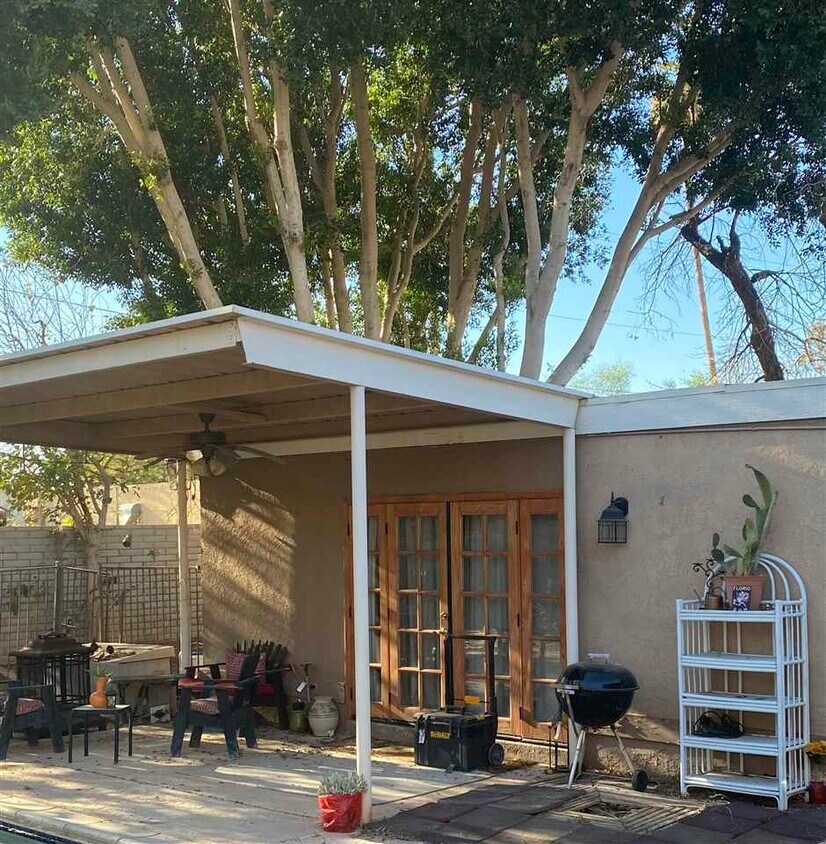 Primary Photo - 1472 S Gateway Dr