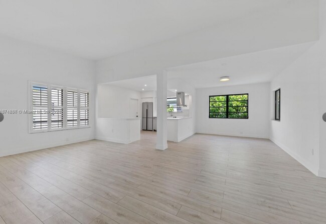 Foto del edificio - 7525 Adventure Ave