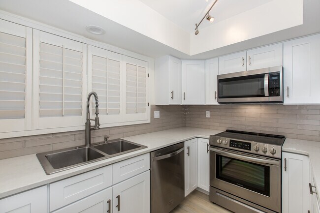Newly Remodeled Kitchen - 90 S Highland Ave
