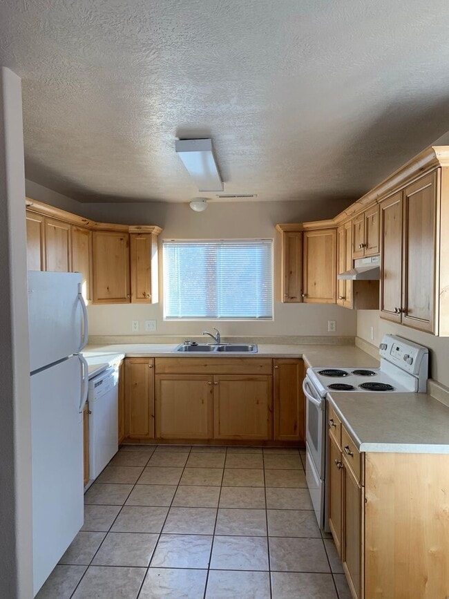 Foto del edificio - Perfectly located 3 Bedroom 2 Bathroom Condo!