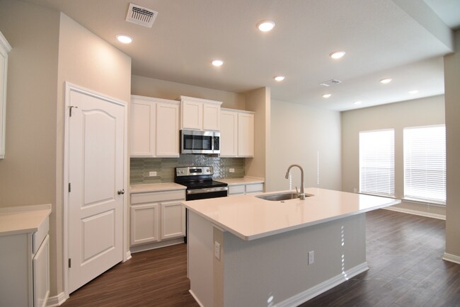 Building Photo - 10235 Six Shooter Ln