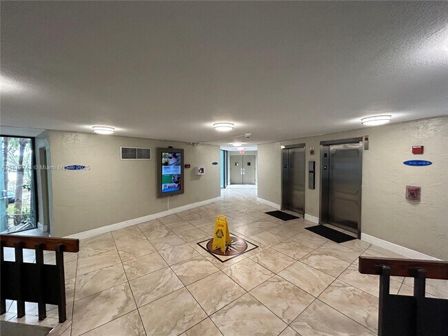 Foto del edificio - 4222 Inverrary Blvd