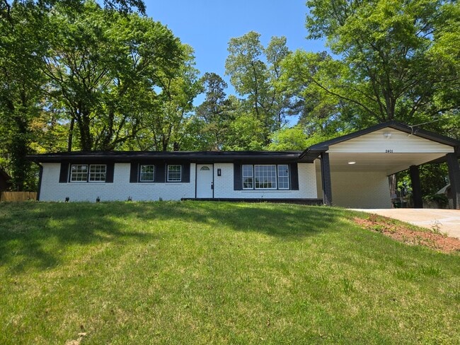 Building Photo - 2401 Winshire Dr