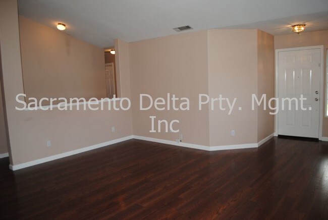 Building Photo - 2320 Summerfield Ct