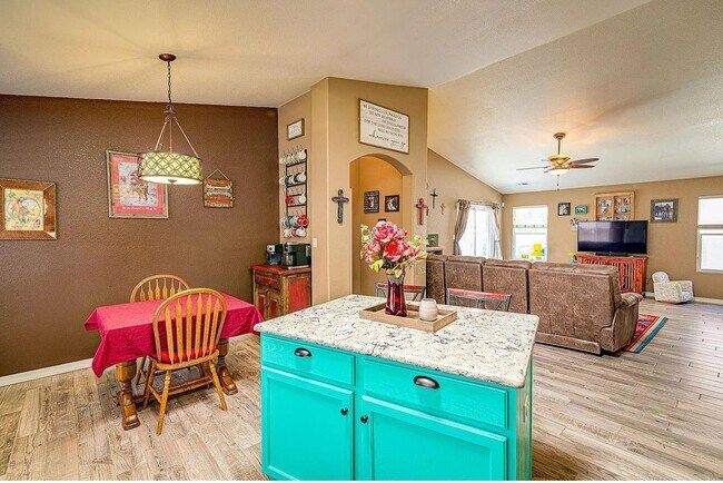 Foto del edificio - 7160 Elk Creek Rd NE