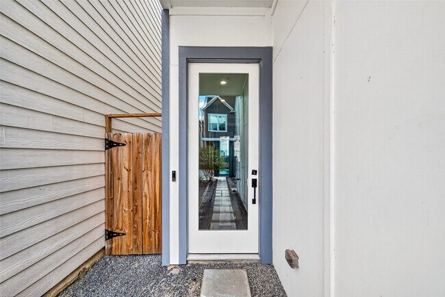 Foto del edificio - 8410 Berry Brush Ln