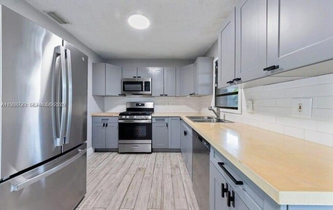 Foto del edificio - 301 NW 51st St