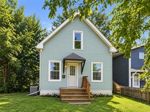 Building Photo - 407 9th Ave SW