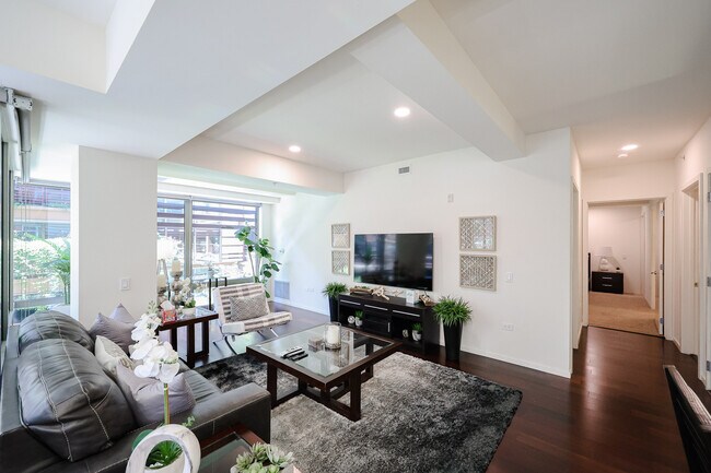 Building Photo - 7121 E Rancho Vista Dr