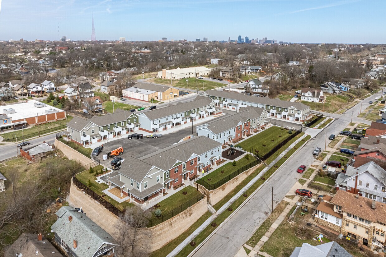 Aerial Photo - Oak Park Townhomes