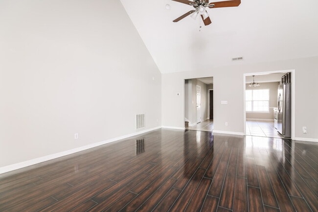 Foto del edificio - 553 Texanna Way
