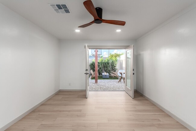 Foto del edificio - 4034-4036 E. Moreland St.