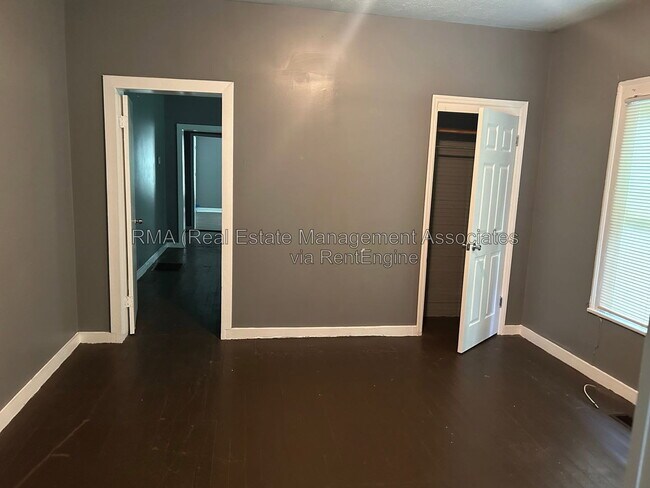 Foto del edificio - 205 W Tinsley St