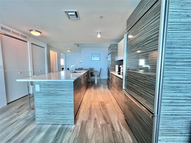 Foto del edificio - 460 NE 28th St