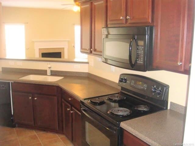 Building Photo - Great Home Community Pools Like A Resort