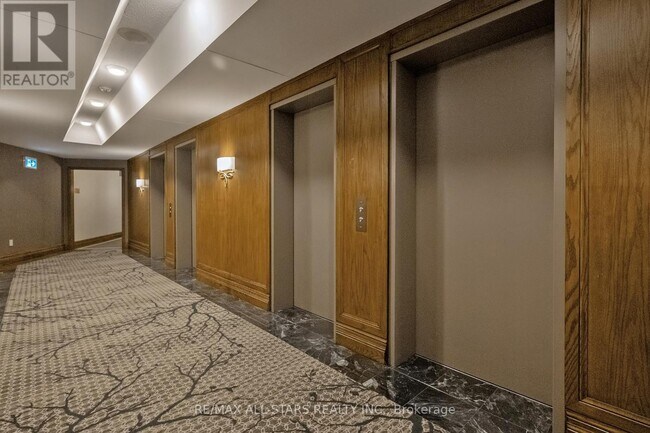 Photo du bâtiment - 610-1610 Bullock Dr