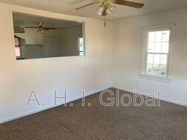 Building Photo - 810 S Philadelphia St