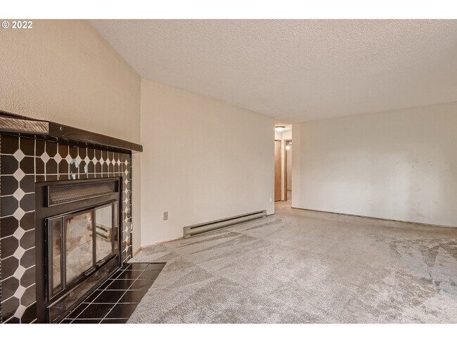 Building Photo - 12600 SE Freeman Way
