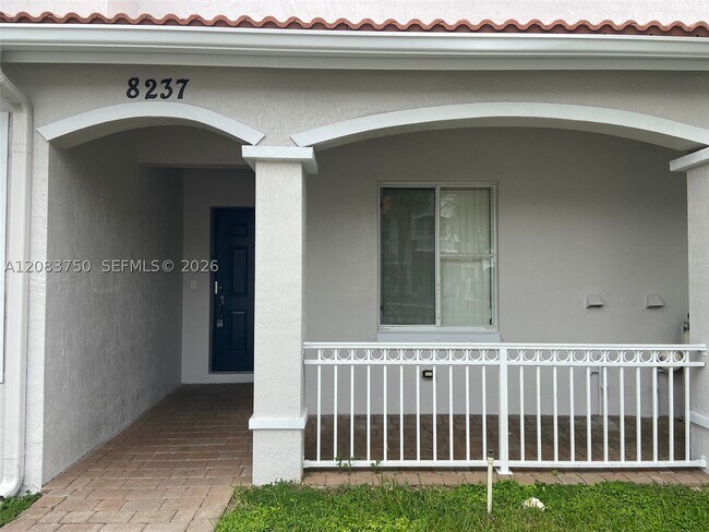 Foto del edificio - 8237 SW 25th Ct