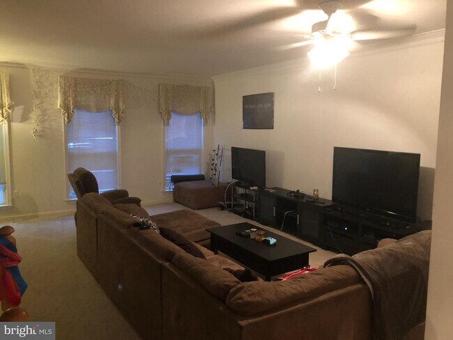 Foto del edificio - 5258 Cozy Glen Ln