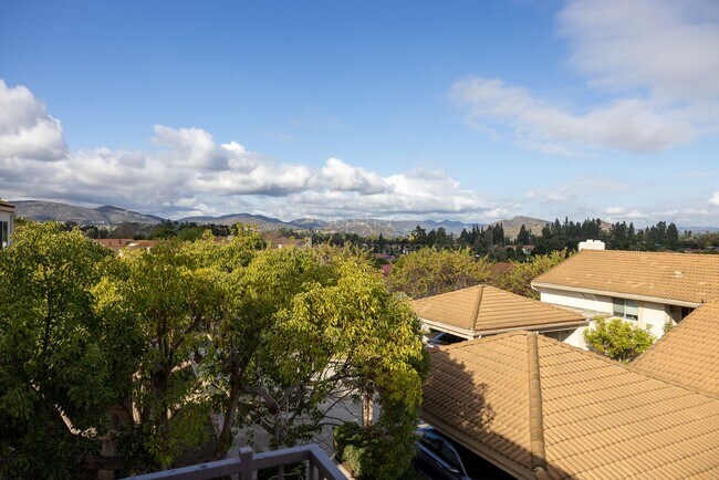 Building Photo - Beautiful 2 bed / 2 bath / 1,431 sqft Cond...