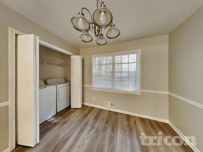 Foto del edificio - 3376 Poplar Dr