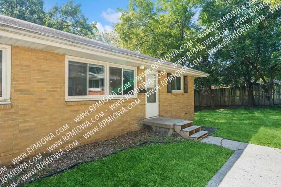 Primary Photo - COZY 2 Bed, 1 bathroom Duplex nestled in t...