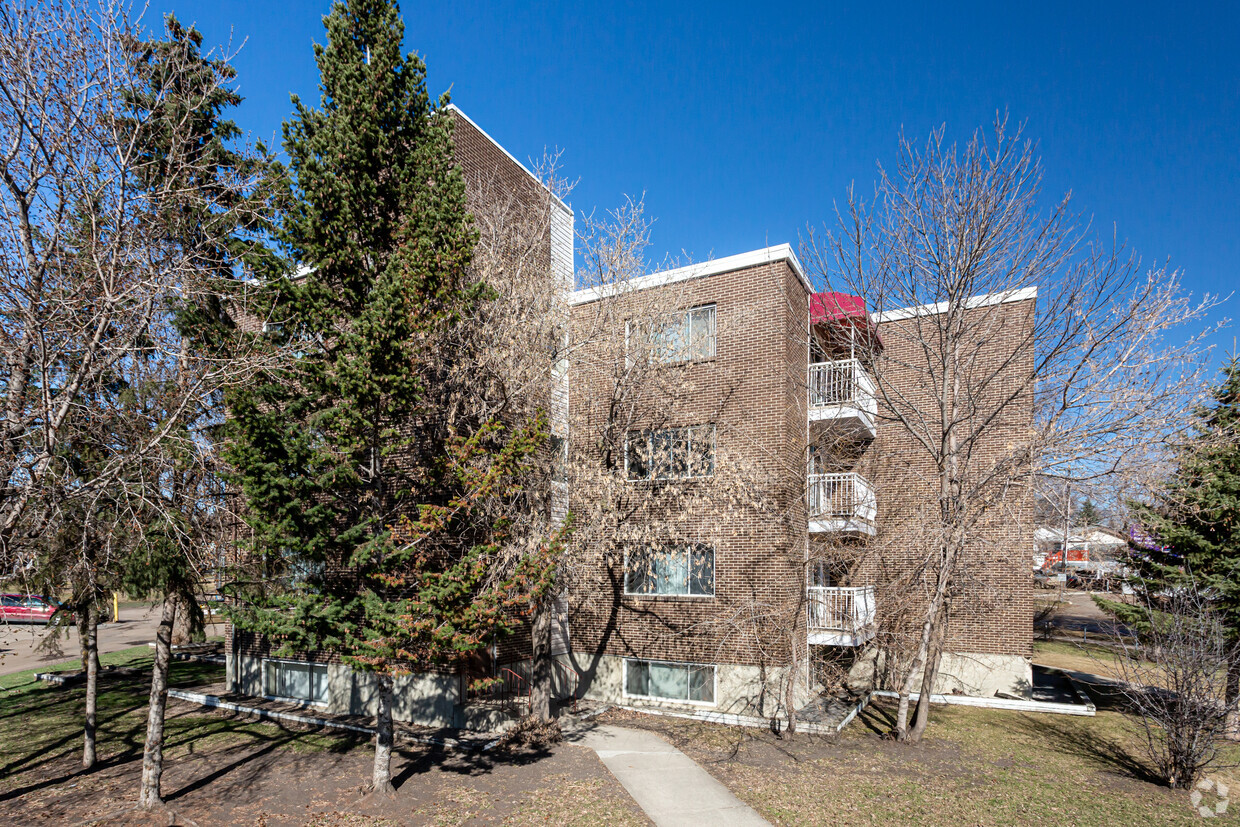 Building Photo - Ravine View