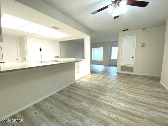 Building Photo - 1027 Tompkins Dr