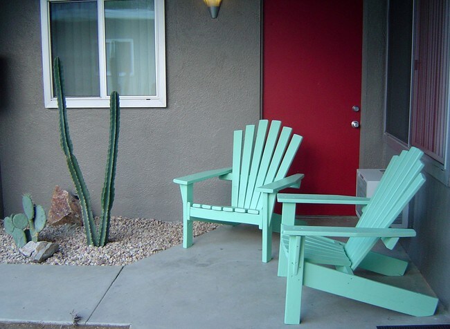 Building Photo - 540-548 S Mountain View Dr