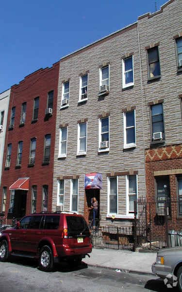 Primary Photo - 92 Starr St