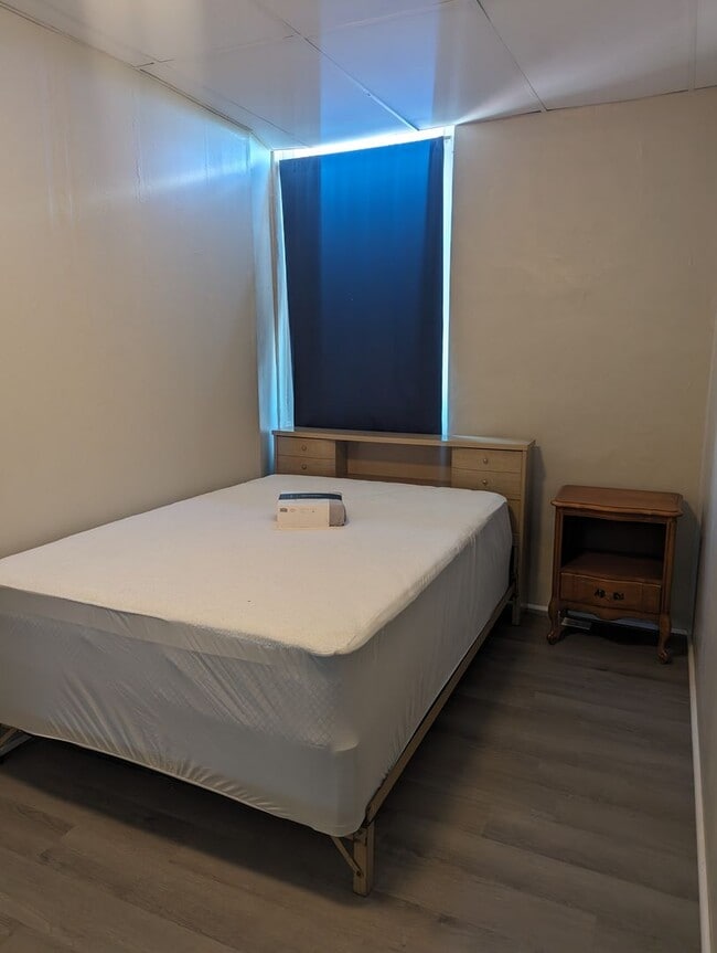 Building Photo - COMING SOON FURNISHED 2 BEDROOM UPSTAIRS A...