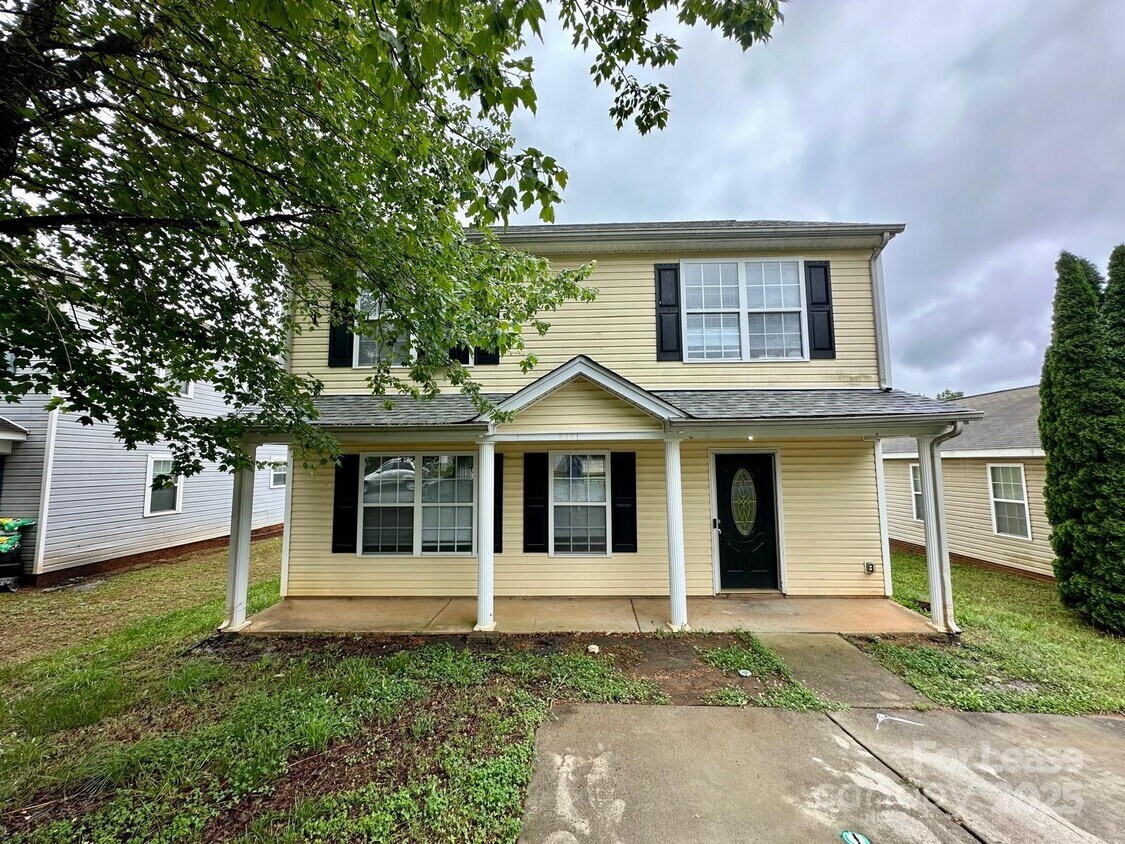 Foto principal - 5321 Peach Pl Ln