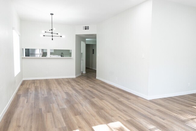 Interior Photo - 1620 South Bentley Ave