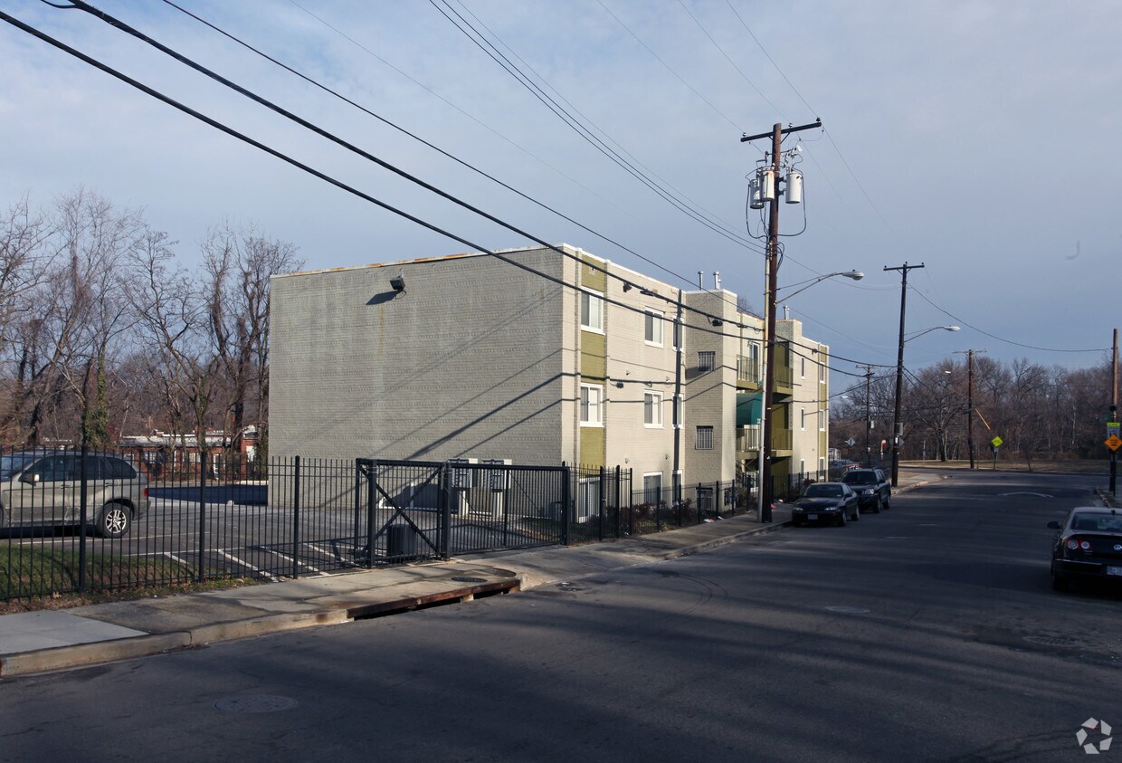 Primary Photo - 2201-2215 Hunter Pl SE