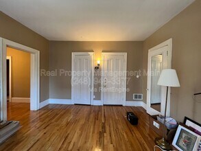 Building Photo - 715 Parker St