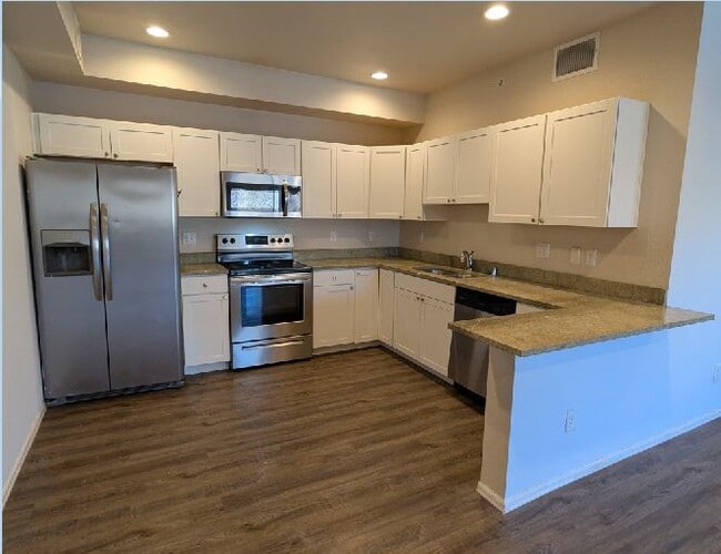 Foto del edificio - 875 E 78th Ave