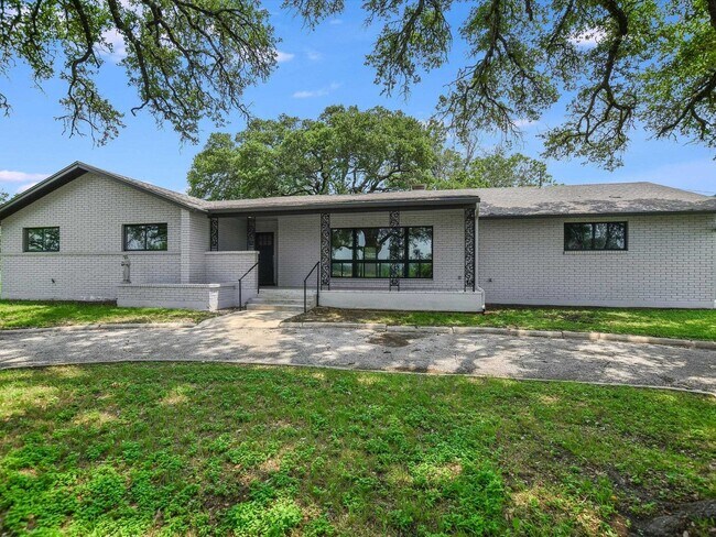 Building Photo - 3319 N U.S. Hwy 281