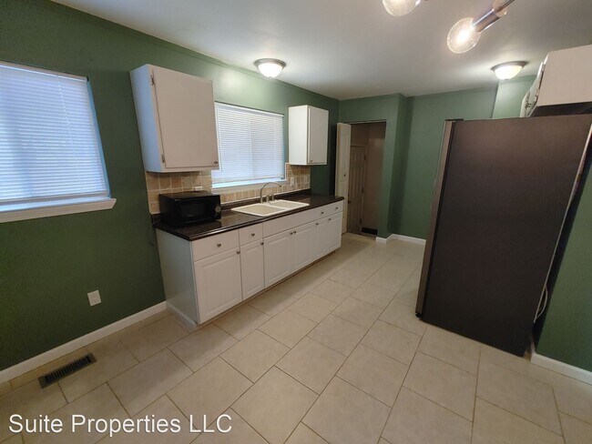 Building Photo - 3 br, 1 bath House - 2421 McDowell