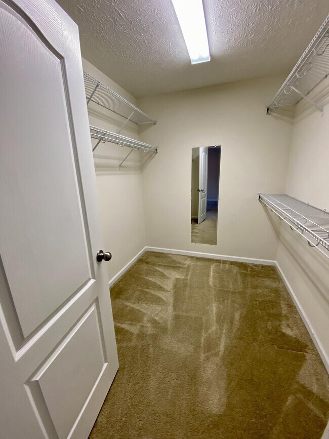 Foto del edificio - 3301 Hardee Farms Dr