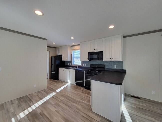 Building Photo - 9080 Windward Dr