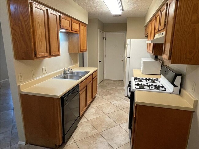 Building Photo - 3601 Leafield Dr