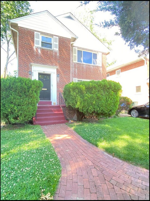 Building Photo - 909 22nd St S