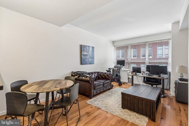 Foto del edificio - 1425 Locust St