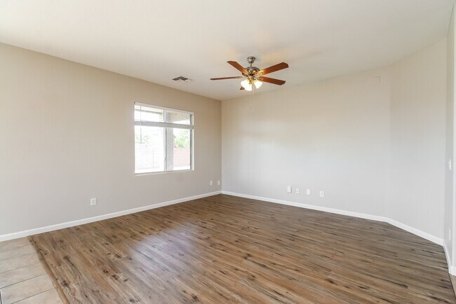 Foto del edificio - 25505 W Blue Sky Way
